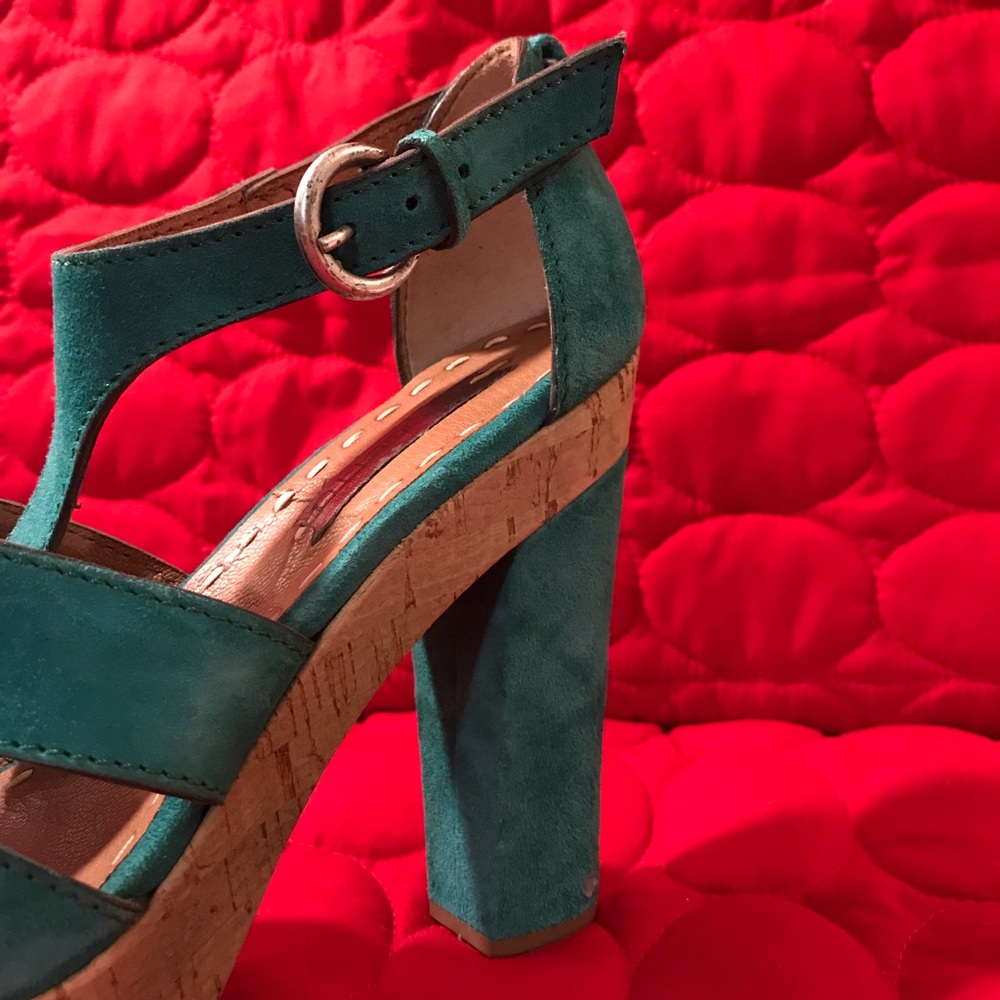 Pump heels - Picture 3 of 3